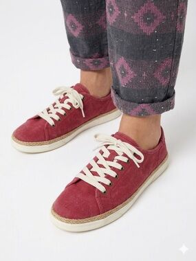 Vionic Hattie Red Canvas Espadrille Sneakers - Size 10